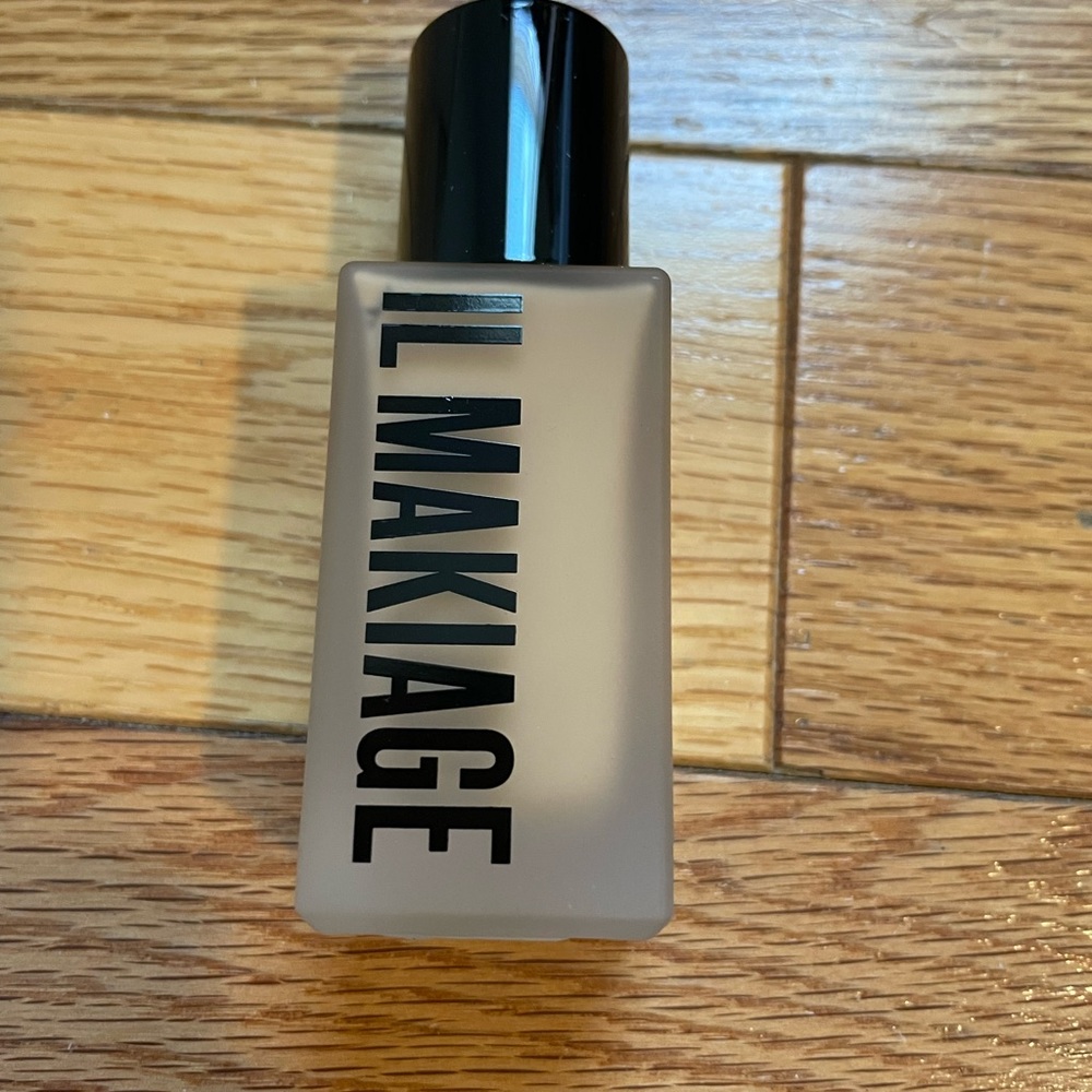 IL Makiage Woke Up Like This Foundation